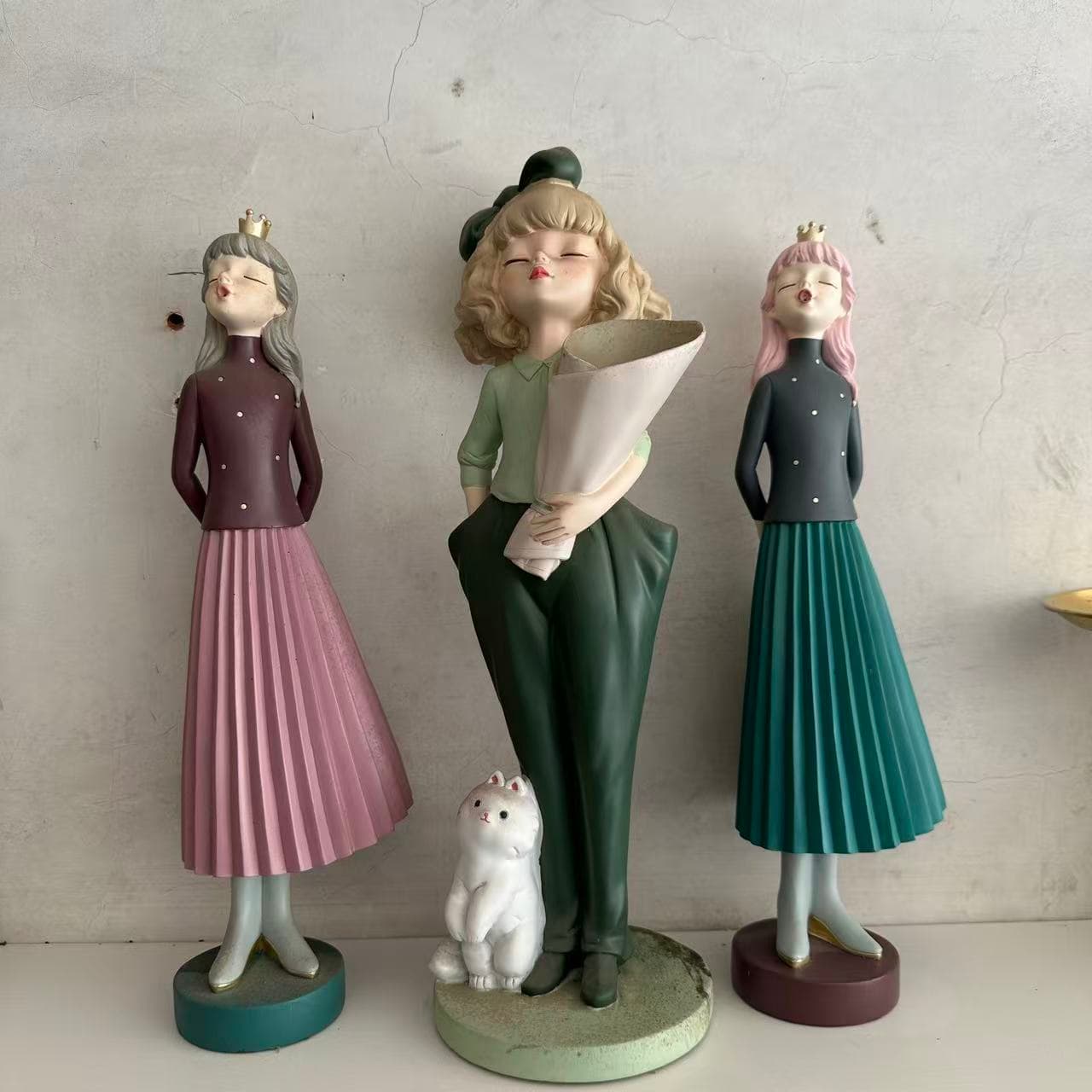 Custom Nordic Resin Girl Figurines with Flower Vase & Cat Ornaments