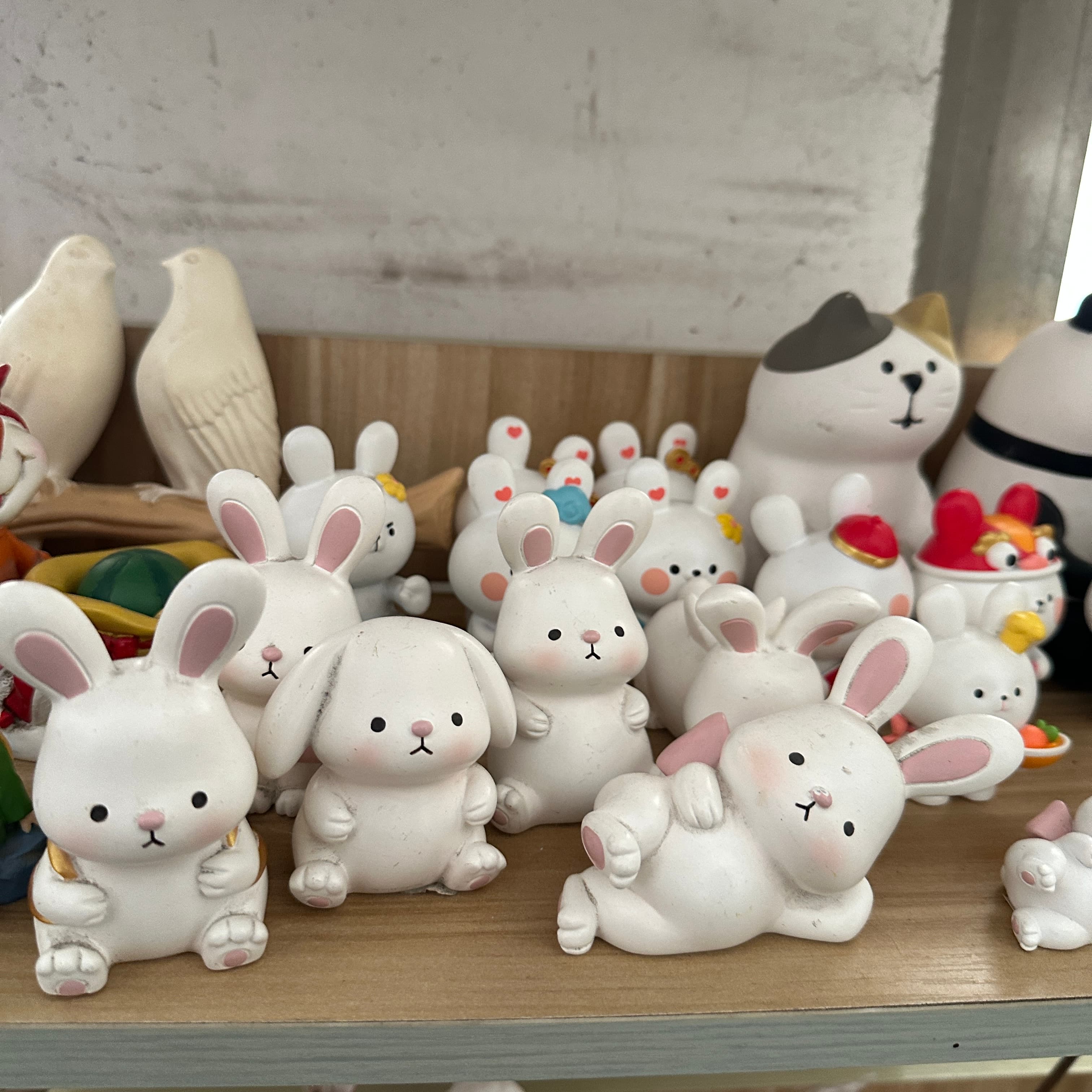 Custom Kawaii Resin White Rabbit Figurines Cute Miniature Bunny Ornaments
