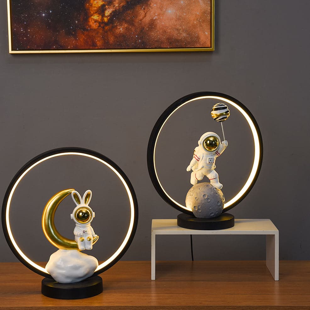 Modern LED Resin Astronaut Statue Table Night Light with USB Plug for Kids Room Bedroom Nightstand Decoration — image 2