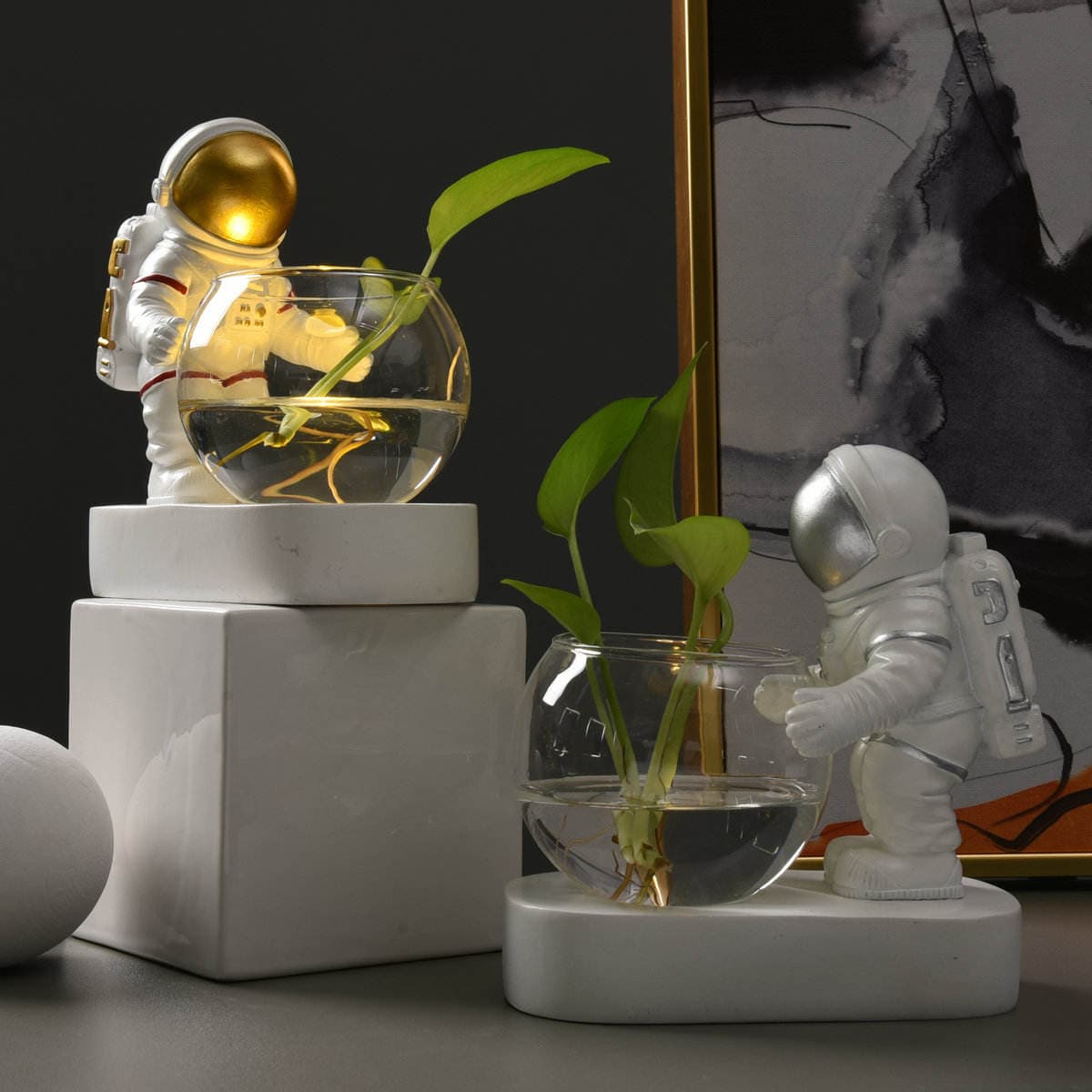 Handmade Craft Resin Spaceman Decorative Home Product with LED Light — image 2