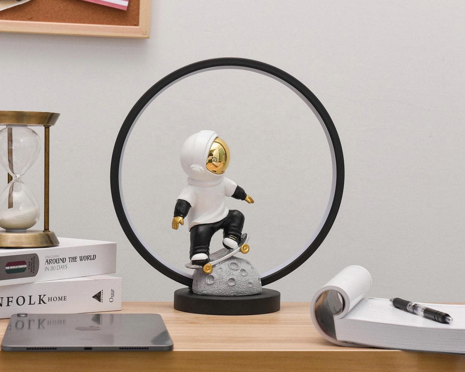3pcs MOQ USB Cable Resin Decorative Astronaut Figurine Night Light 3D Space Man Statue LED Table Lamp Home Decor — image 3