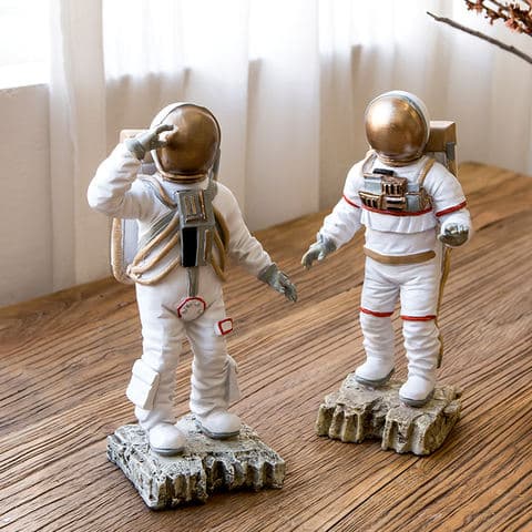 Astronaut Resin Figurine Spaceman Statue Modern Desktop Ornament for Home Office Decor Gift 14*11*23.5cm