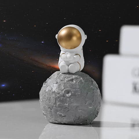 High Quality Premium Resin Astronaut Figurine Intricate Suit Details Smooth Finish Sci Fi Desk Decor Collectible