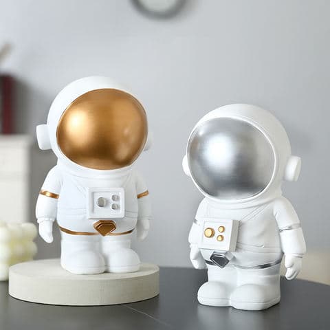Resin Astronaut Figurine Spaceman Model Desk Decor Sci Fi Art Sculpture Home Office Collectible Accent