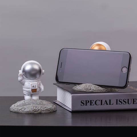 Cool Astronaut Phone Stand Resin Holder Desk Accessory Sci Fi Design Hands Free Tablet Stand Movie Essential