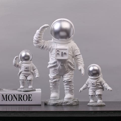 Astronaut Home Decoration Resin Figurine Mini Table Sculpture for Space Themed Room Decor and Collectible Display
